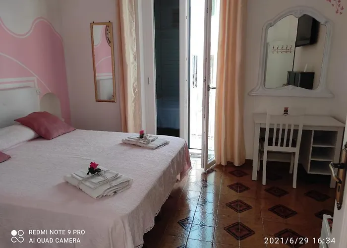 Фото Enza Room'S Amalfi Coast Affittacamere